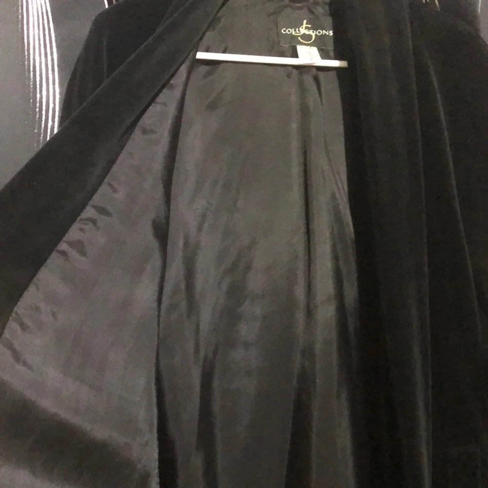 Vintage Black Velvet Evening Coat - Picture 3 of 4